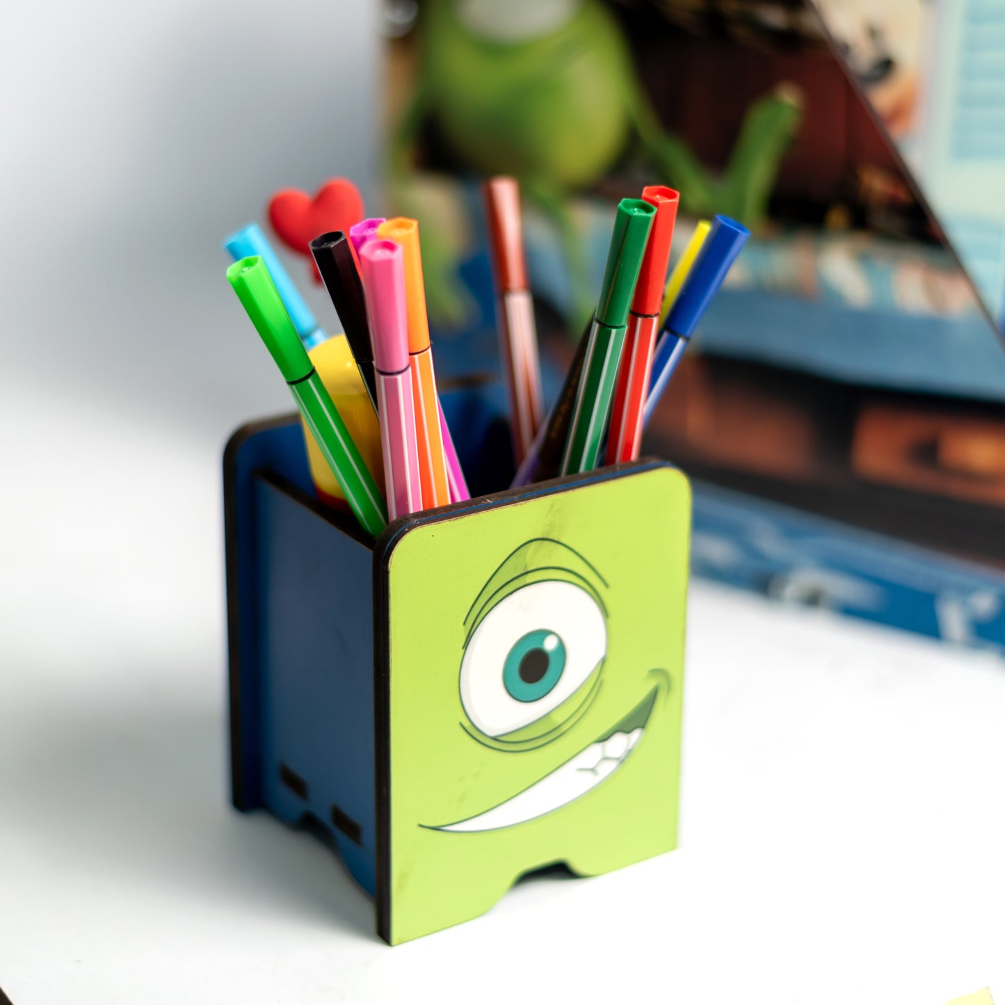 منظم كتب دراسي شركة المرعبين