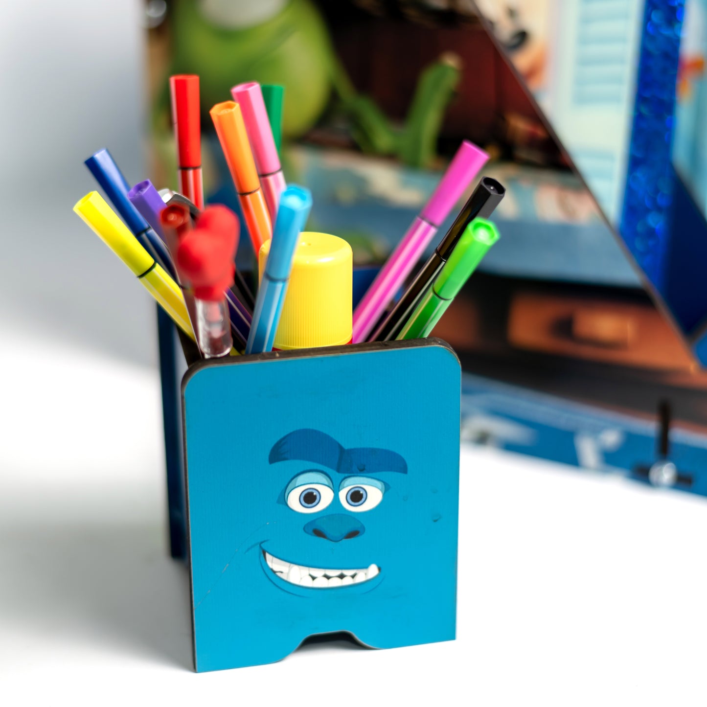 منظم كتب دراسي شركة المرعبين